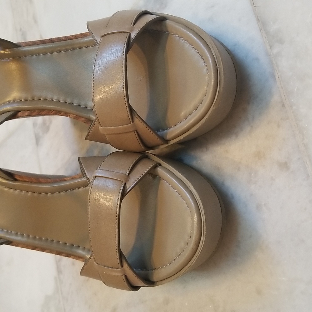 Cole Haan Paley Wedge Sandals Summer Khakis Size 9.5 B - Picture 2 of 8